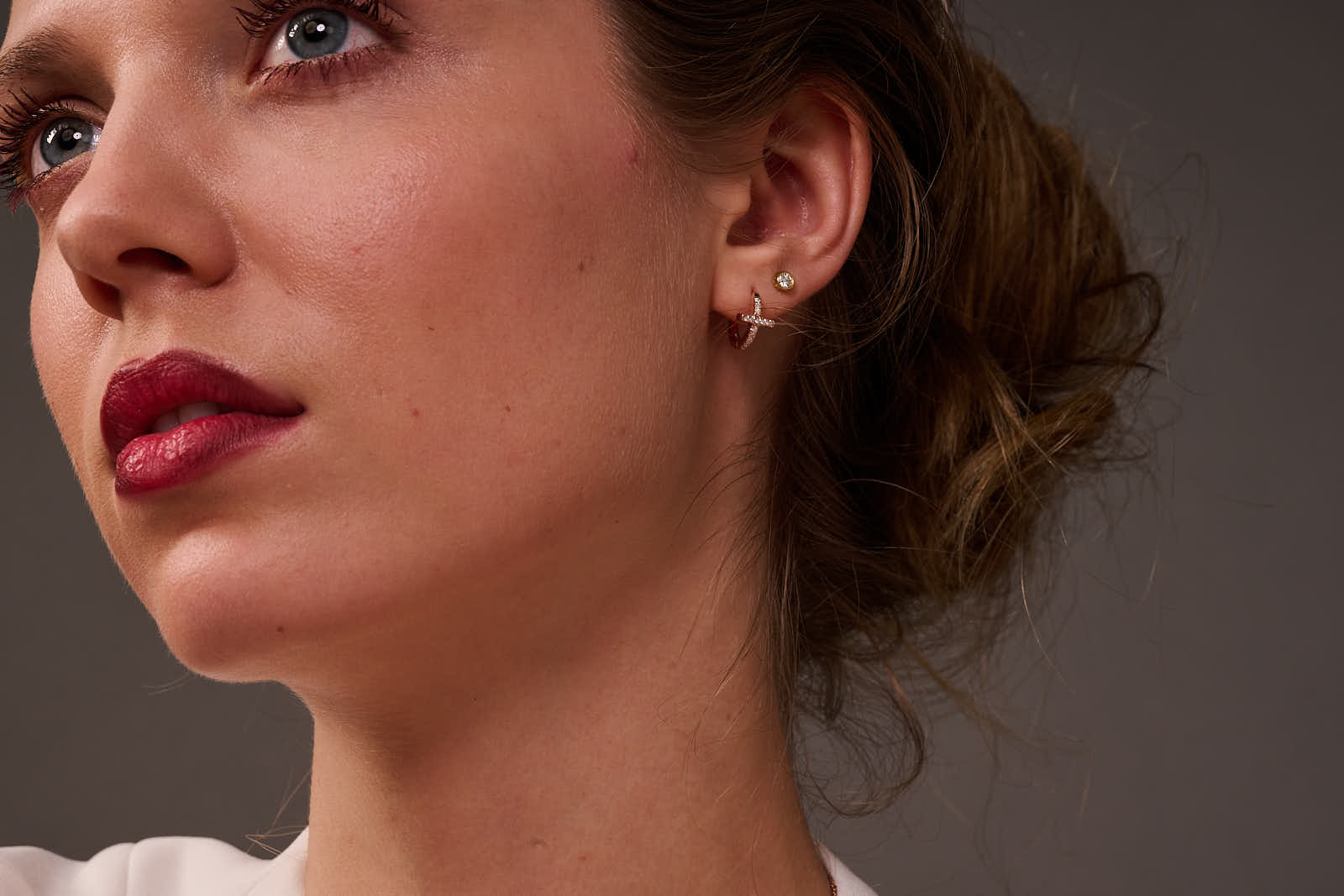 What Jewellery to Wear with a Green Dress: Earrings, Metals & Styling Guide